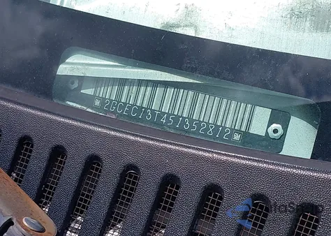 2005 Chevrolet Silverado Ls z USA, uszkodzony, nr VIN 2GCEC13T451352812